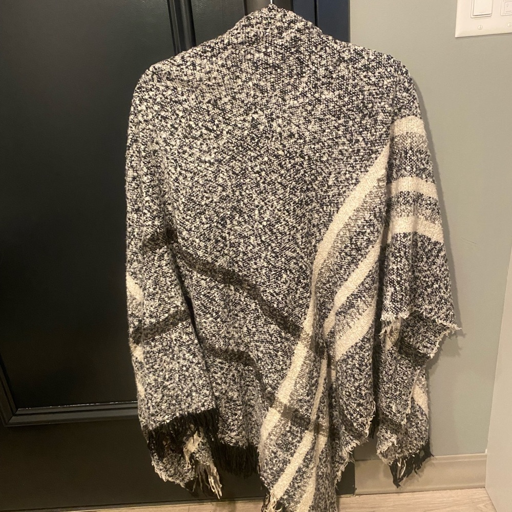 Winter wrap - Picture 3 of 3